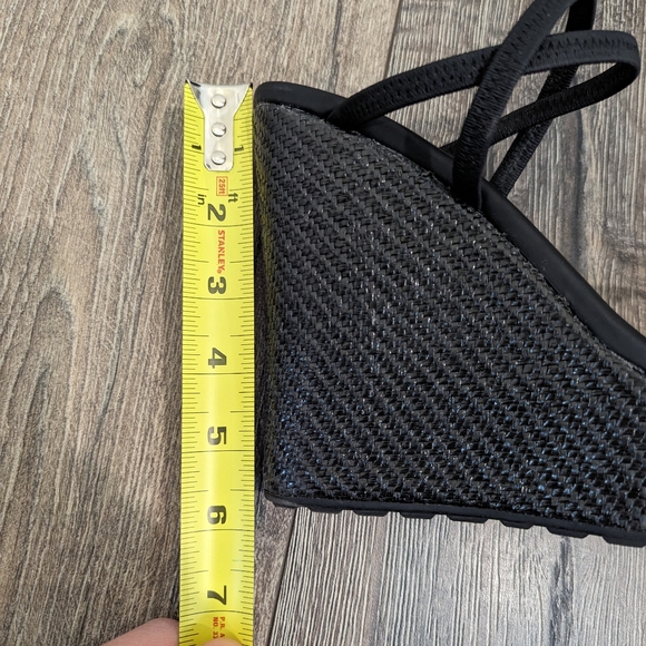 Aldo Size 8.5 Black Wedge Strappy Sandals Woven Platform Bodish - Picture 9 of 9